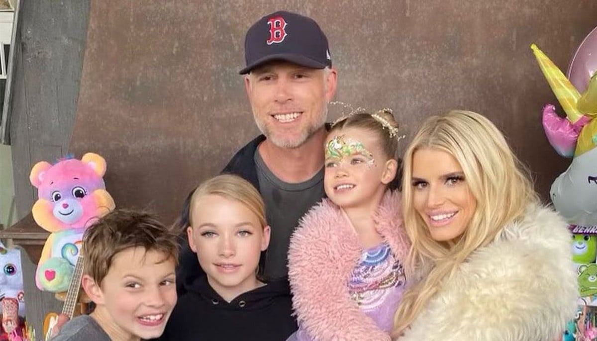 Jessica Simpson explains why kids sat apart on Hawaii flight reunion