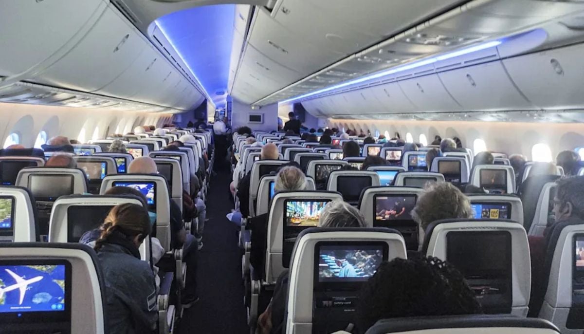 Unruly passenger tries to open United Boeing 737 door at 36,000 ft: Here's what happened