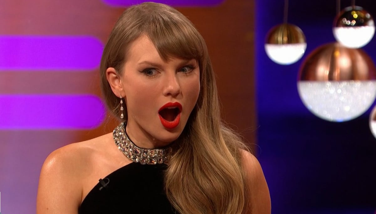 Taylor Swift responds to 'Rep TV' theories with subtle sign at Knicks game