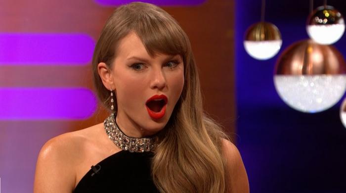 Taylor Swift responds to 'Rep TV' theories with subtle sign at Knicks game