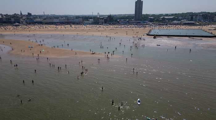 UK beats May heat record with 33.5℃ registered near London