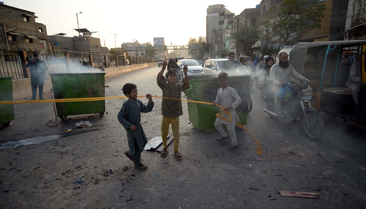 Residents of the Lines Area block roads and burn tyres to protest prolonged electricity loadshedding in their area of Karachi on February 5, 2026. — PPI