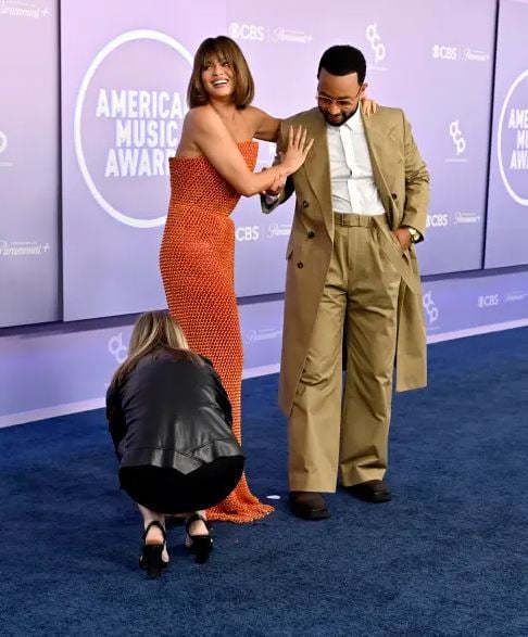 John Legend steps in as Chrissy Teigen suffers wardrobe malfunction at AMAs