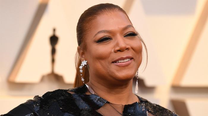Queen Latifah hosts 2026 AMAs with rare family appearance