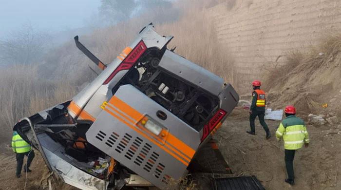 Enraged driver plunges bus into Jhelum River after Rs5,000 challan