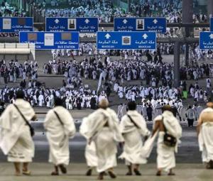 Pilgrims 'stone the devil' at Hajj amid intense heat