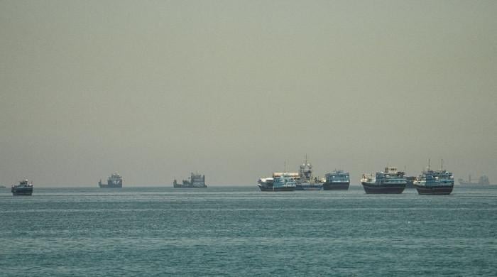 Iran and US trade air strikes after Trump dismisses report of Hormuz deal