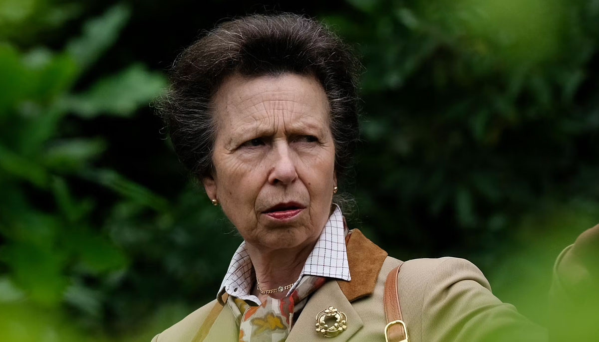 Princess Anne left fuming as photographers capture embarrassing moment