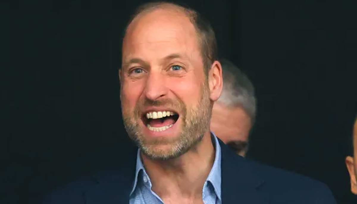 Prince William disguises for partying with loved ones at pub