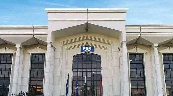 FBR revenue shortfall widens to Rs868bn in 11 months