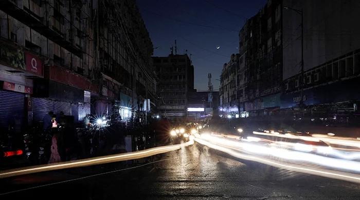 Karachi residents demand end to unannounced load shedding amid outages