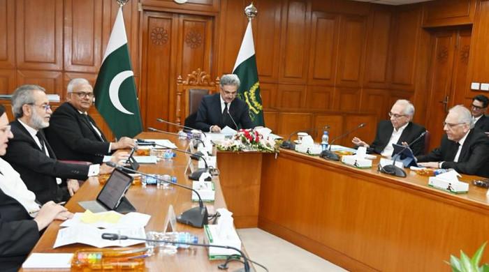 SJC dismisses PTI's complaint against chief election commissioner