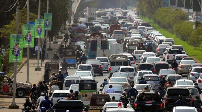 Nearly 100 e-challans issued for lane violations on Sharea Faisal with 'leniency'