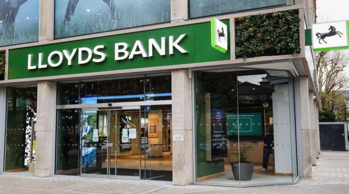 Lloyds banking services fully restored after glitch left thousands locked out of accounts
