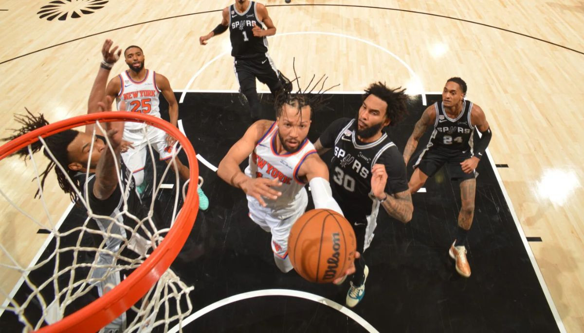 Knick rally past Spurs in Game 1, move three wins away from first title since 1973