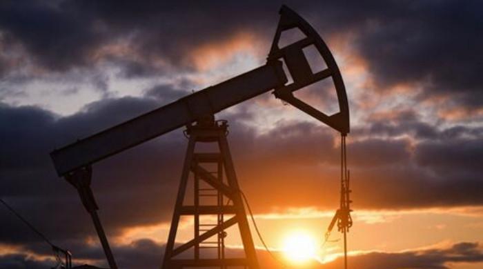 Oil falls on hopes of broader peace after Lebanon, Israel halt fighting