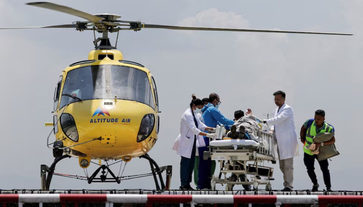 Missing Everest guide found alive after surviving a week without food or oxygen