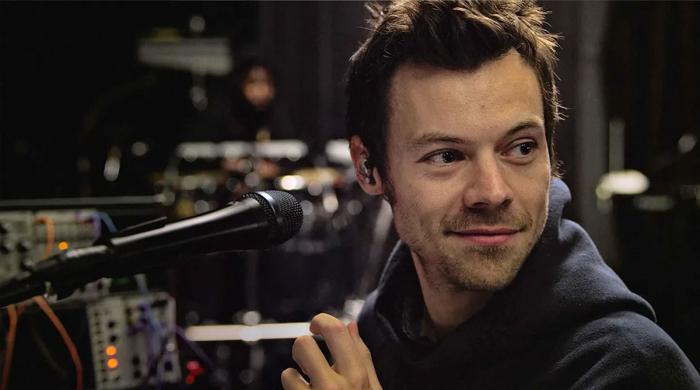 Harry Styles wins over fans with performance of old hit