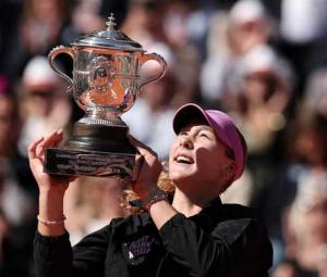 A star is born as Andreeva eases into Grand Slam winners' club