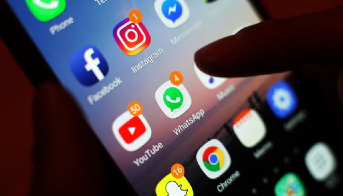 Starmer eyes under-16s social media ban announcement in pre-election speech, report says 