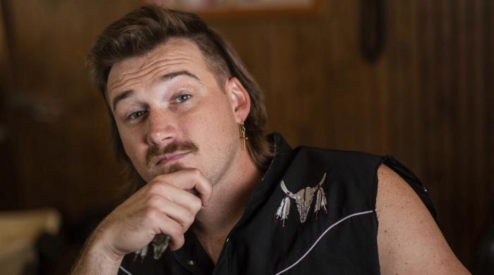 Video shows Morgan Wallen snatching phone from security guard
