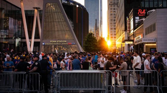 Stabbing wounds six at New York's Penn Station