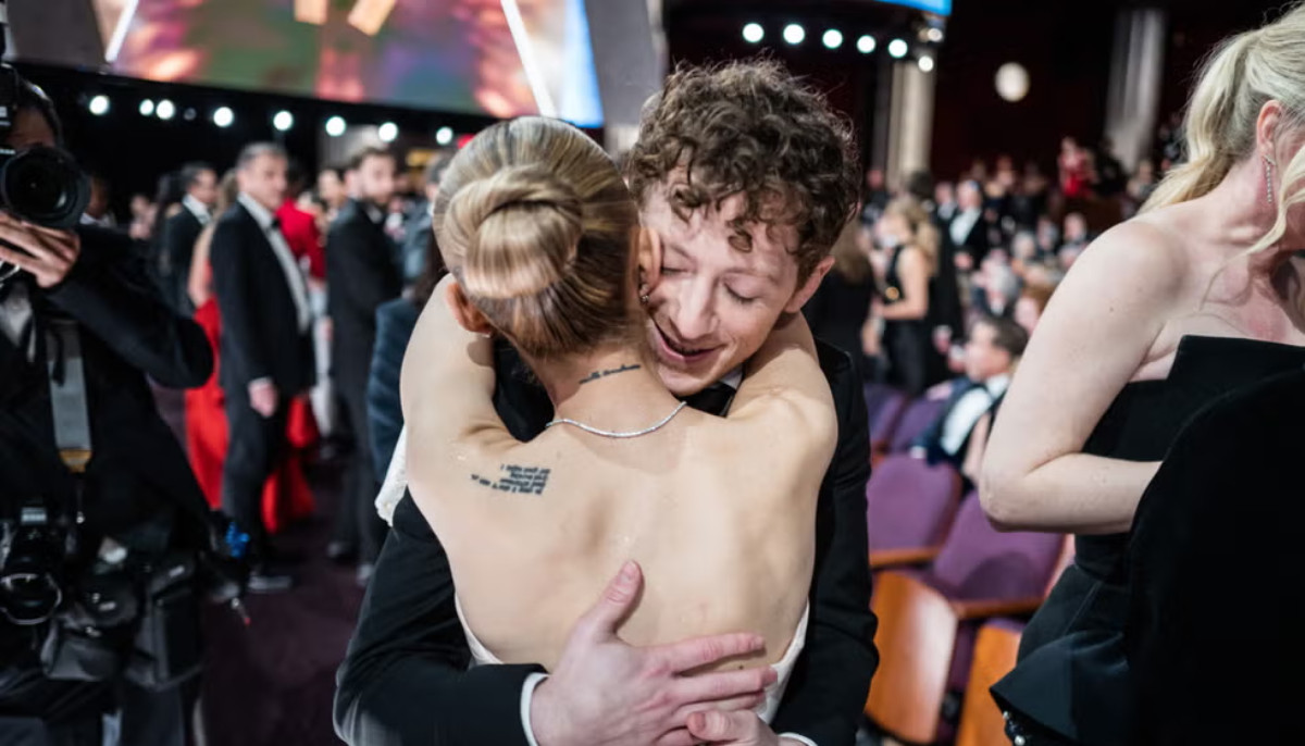 When did Ariana Grande, Ethan Slater break up?