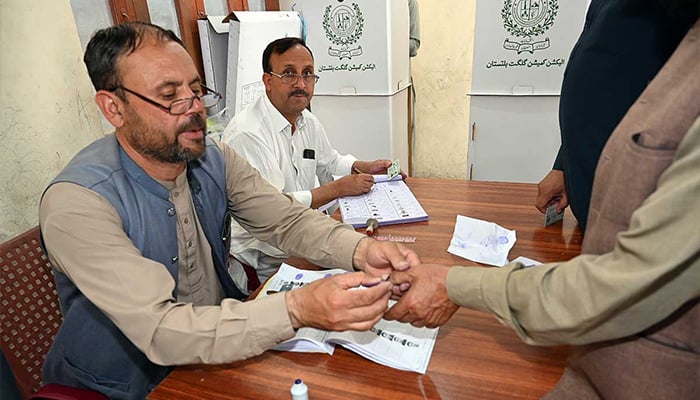 CEC withholds final results, orders re-polling in multiple constituencies 10 An election official applies ink on a voters thumb at a polling station during the Gilgit-Baltistan General Elections 2026. — APP
