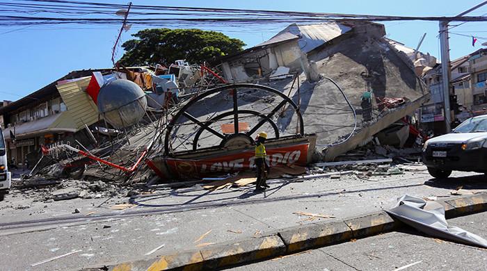Rain, aftershocks hamper rescuers as Philippine quake toll hits 55