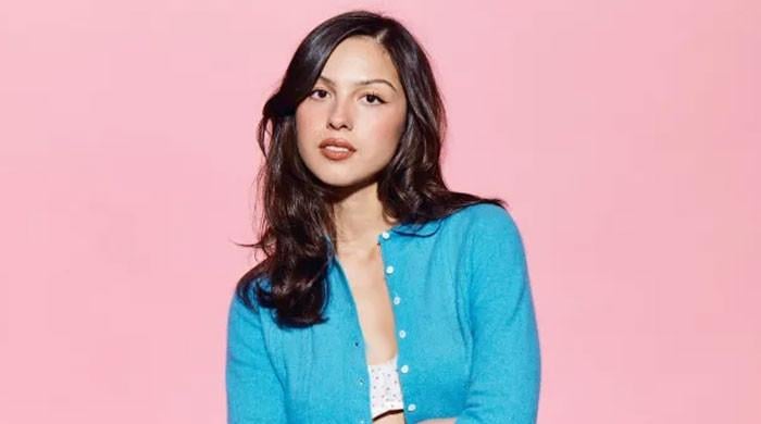 Olivia Rodrigo debuts 'Stupid Song' live on Jimmy Kimmel show