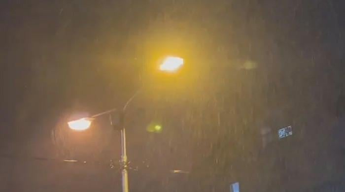 Drizzle turns weather pleasant in Karachi