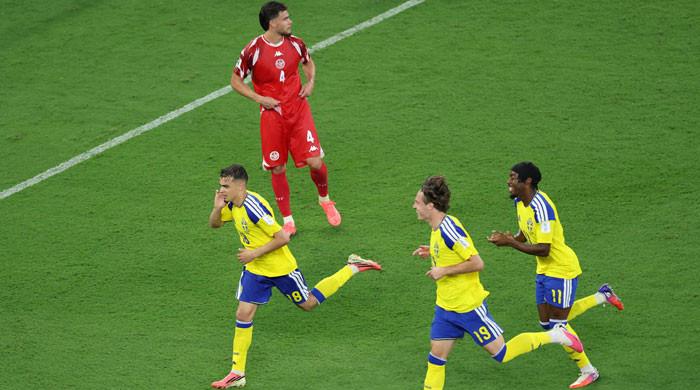 Sweden smash five past Tunisia in World Cup opener