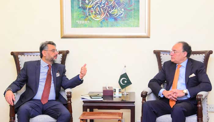 Federal Minister for Finance and Revenue Muhammad Aurangzeb in a meeting with Khyber Pakhtunkhwa (KP) Finance Adviser Muzamil Aslam in Islamabad on February 3, 2026. — X/@Financegovpk