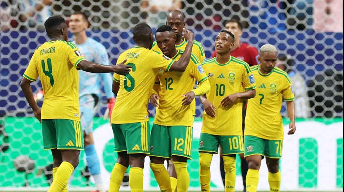 South Africa hold Czechs, keep World Cup knockout dream alive