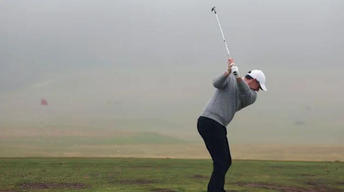 US Open round one suspended due to fog, play resumes at 9:05 a.m. ET 