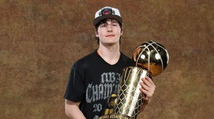 Knicks' Tyler Kolek detained by NYPD at championship parade; video goes viral—here's why