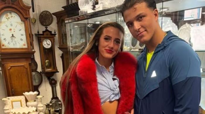 Venezuela Fury ignores Noah Price's quip about couple's small house