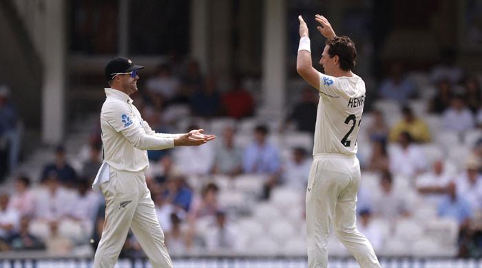 Henry the hero as New Zealand thrash England in second Test