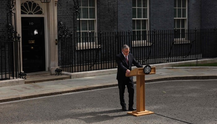 Britain´s Prime Minister Keir Starmer makes a statement on his future outside 10 Downing Street on the morning of June 22, 2026, in London, UK. — AFP