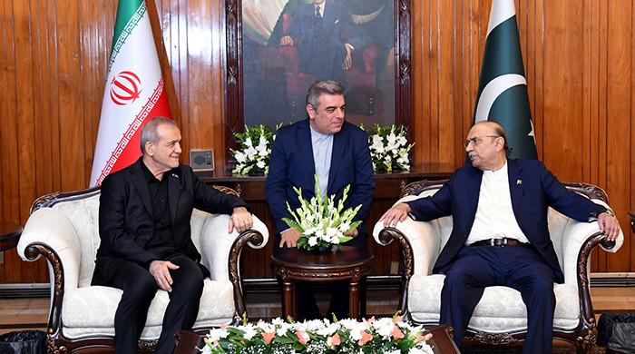 Pakistan, Iran vow to deepen bilateral ties, regional peace