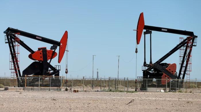 Oil falls further on hopes of smoother crude flows via Hormuz