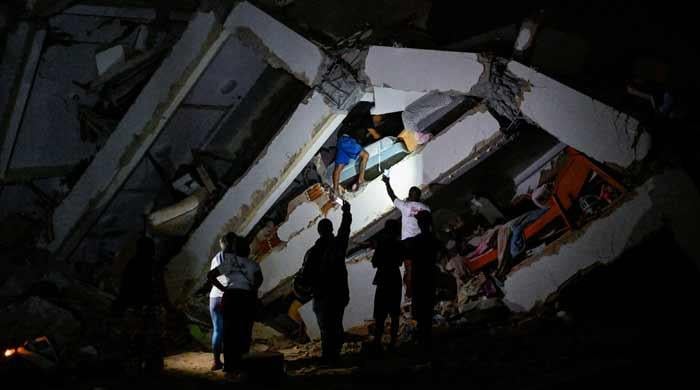 Quakes rock Venezuela, killing at least 32 and injuring hundreds