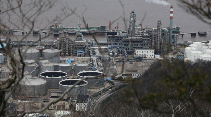 Oil extends decline on rising Middle East supply