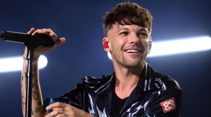 Louis Tomlinson excites fans with live rendition of One Direction song
