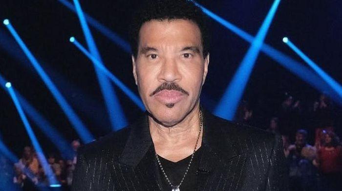 Lionel Richie falls ill during opening night of tour, unable to finish show