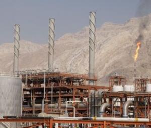 Pakistan 'considers' buying cheap oil and gas from Iran