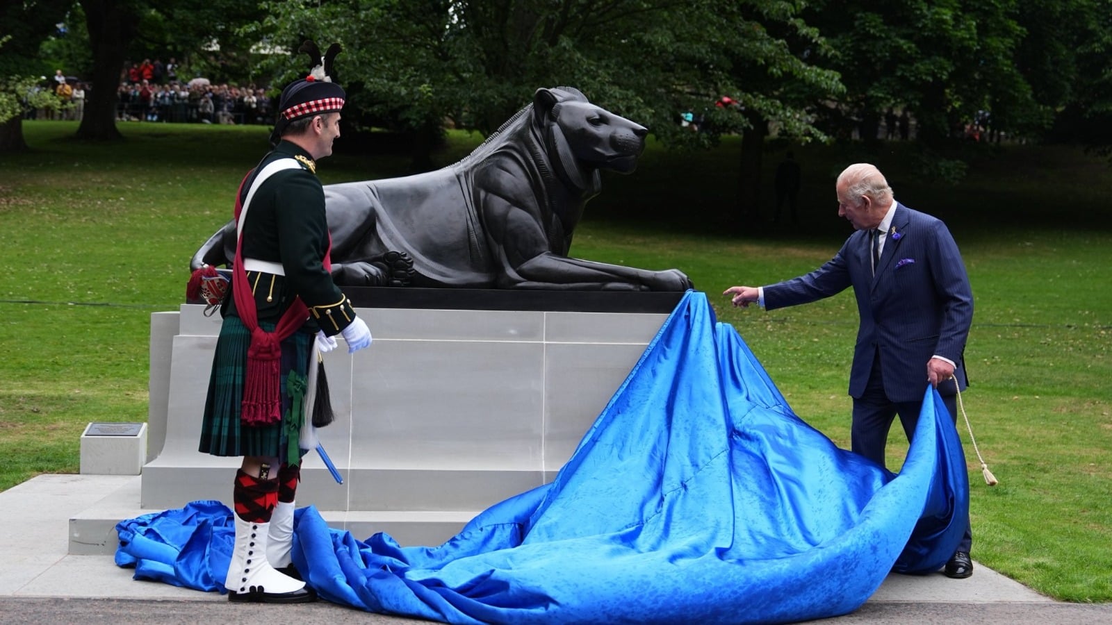 King Charles celebrates 20 Years of Scotlands elite regiment with new memorial