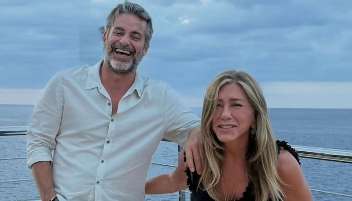 Jennifer Aniston and Jim Curtis pack on the PDA in new summer photos