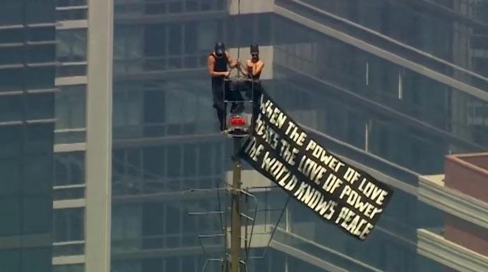 Russian couple climbs atop Empire State Building, stages wedding proposal