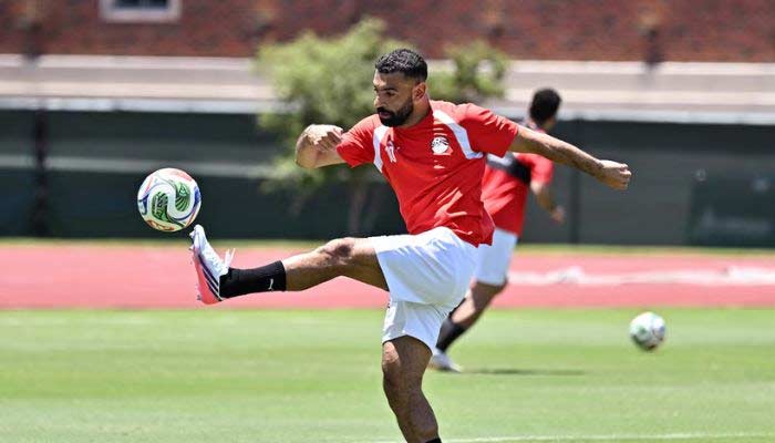Mohamed Salah starts for Egypt in World Cup knockout debut despite injury